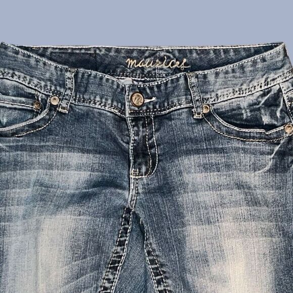 Maurices Light Wash Faded Denim Capris Size 5/6 Long 28x25 #36 - Picture 3 of 6